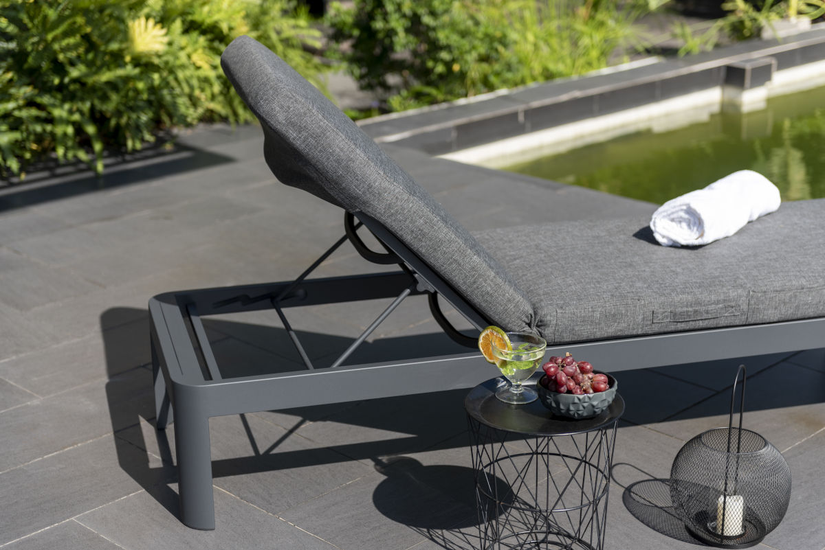 Portals Dark Sun Lounger - 1pc